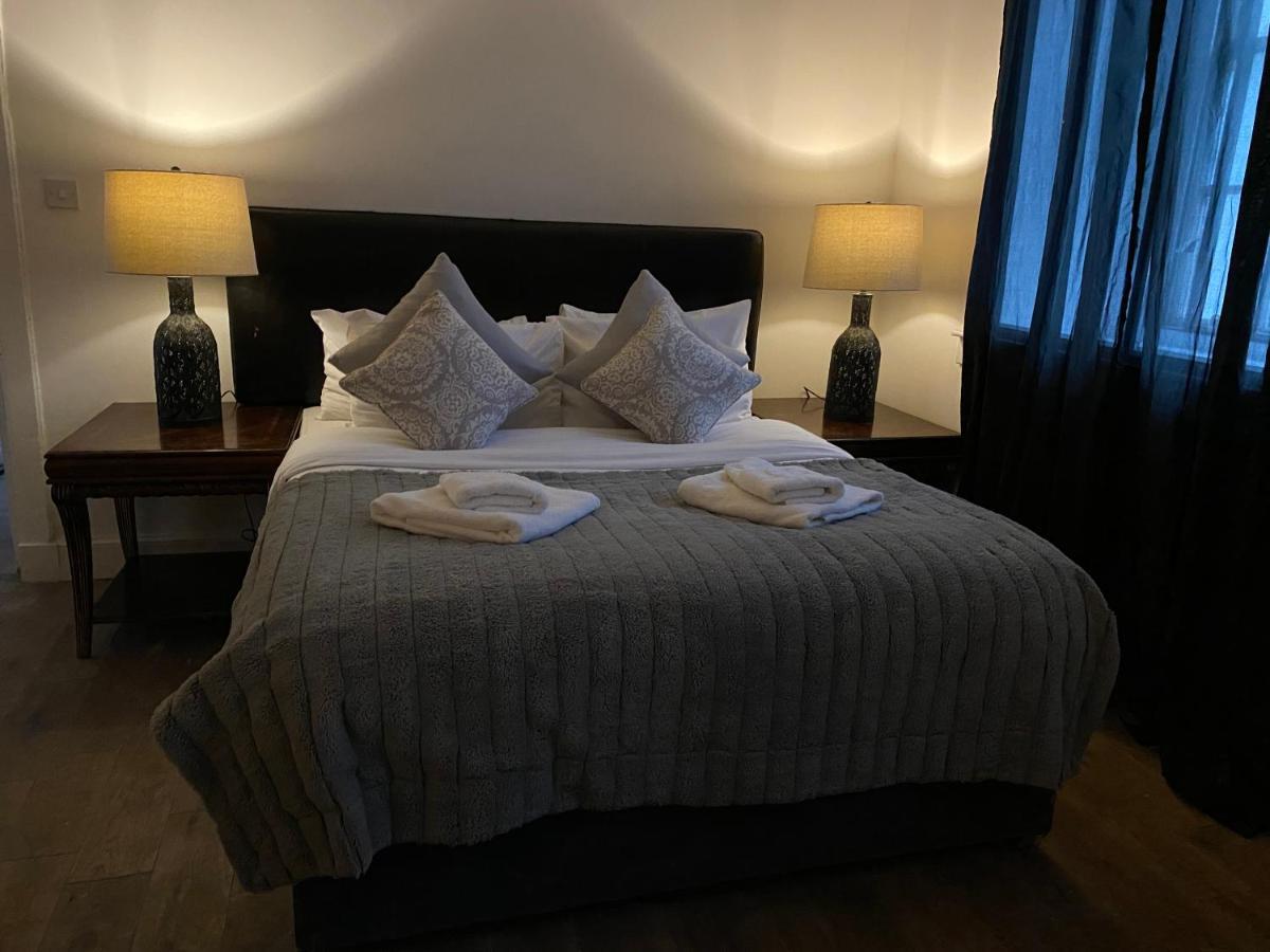 Queen Street Boutique Suites Эдинбург Экстерьер фото A bedroom at the hotel
