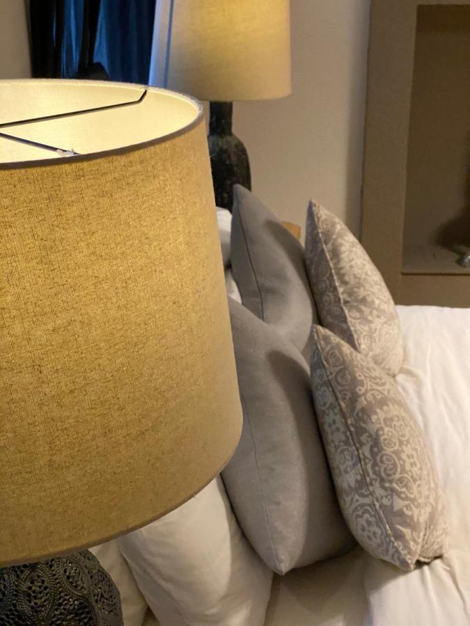Queen Street Boutique Suites Эдинбург Экстерьер фото A lampshade