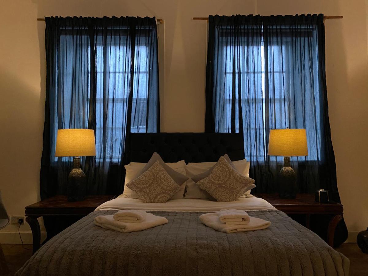 Queen Street Boutique Suites Эдинбург Экстерьер фото A bedroom at the hotel