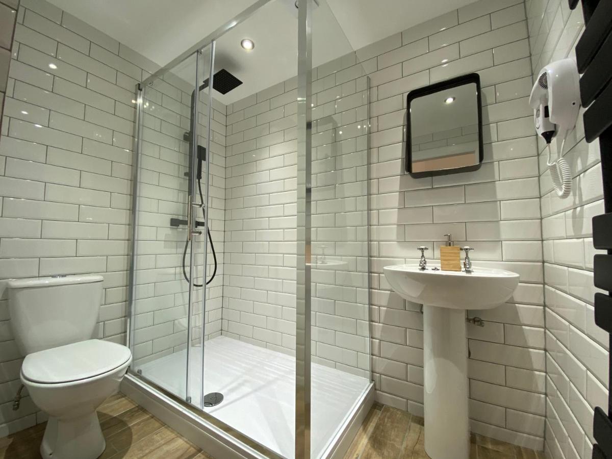 Queen Street Boutique Suites Эдинбург Экстерьер фото A shower cubicle