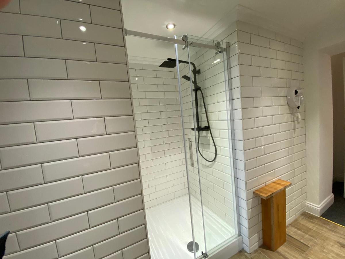 Queen Street Boutique Suites Эдинбург Экстерьер фото A shower enclosure